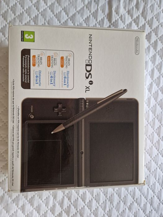 Nintendo DSi XL usado com 3 jogos, em bom estado