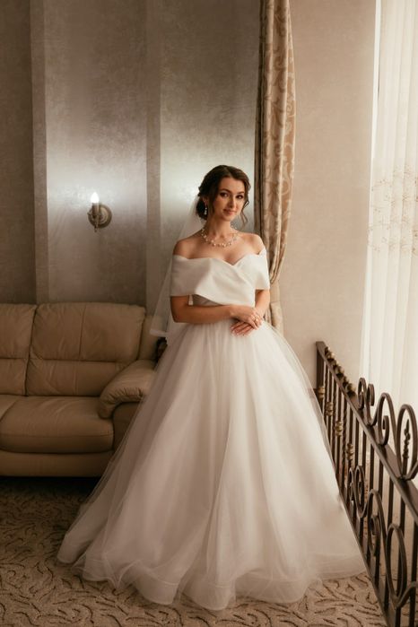Весільна сукня на мініатюрну наречену
