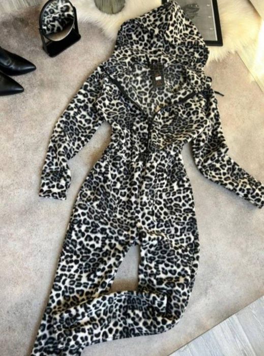 Жіночий комбінезон