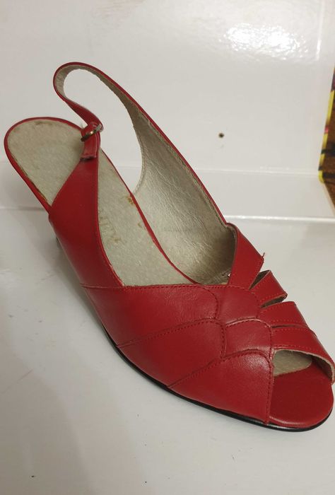 Вінтажні шкіряні червоні босоніжки р. 38 Нові