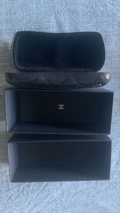 Estojo Chanel para oculos