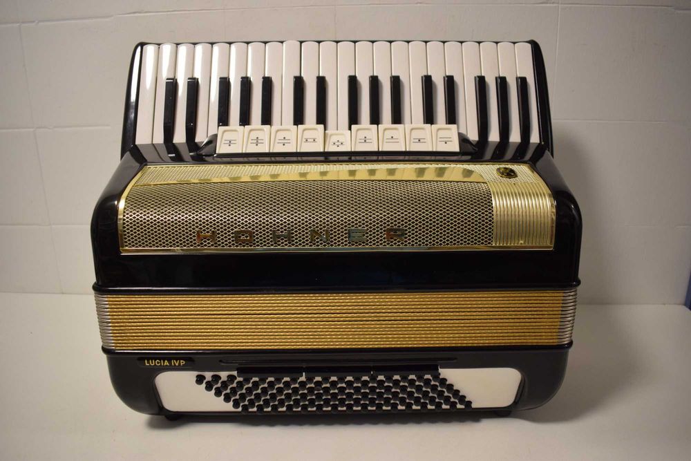 Acordeao Hohner Lucia IV P 4 Voz 96 Baixos, N.98