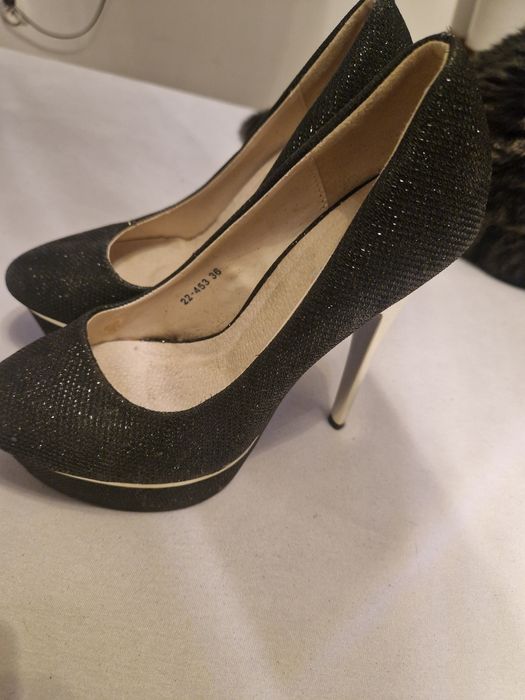 Błyszczące szpilki rozmiar 36