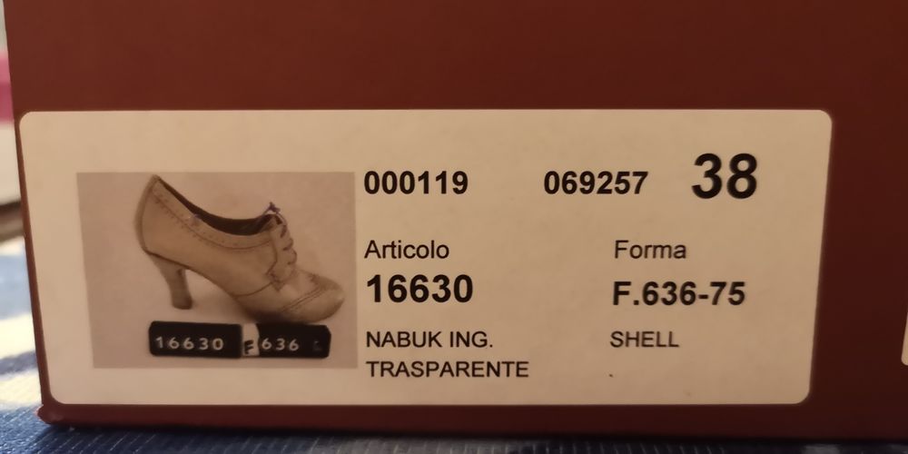 buty damskie skórzane na obcasie sznurowane beżowe