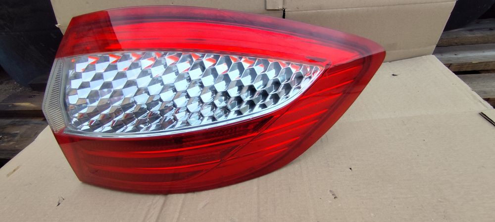 Ford Mondeo MK4 kombi 2007r.  Lampa tył prawa lewa komplet