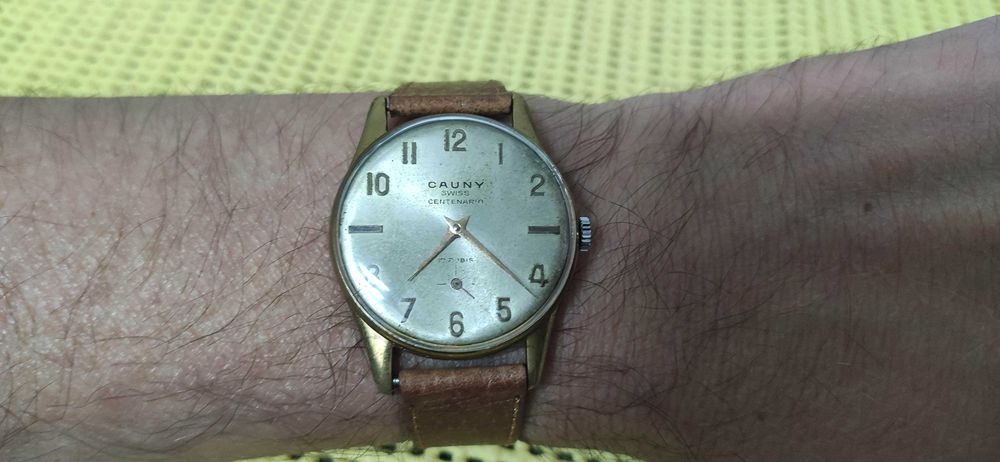 Relógio antigo Cauny de corda manual