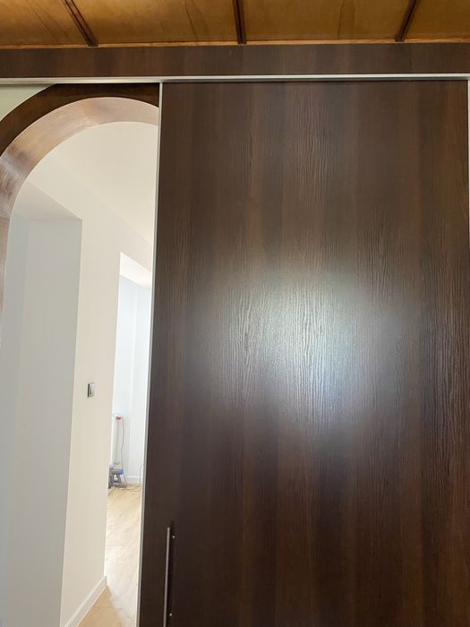 Drzwi przesuwne  z prowadnicą