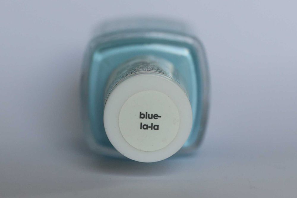 Lakier do paznokci Essie, blue-la-la