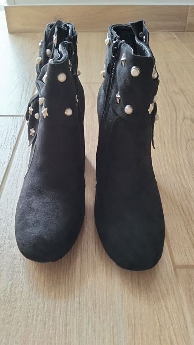 Vendo botas pretas tamanho 37