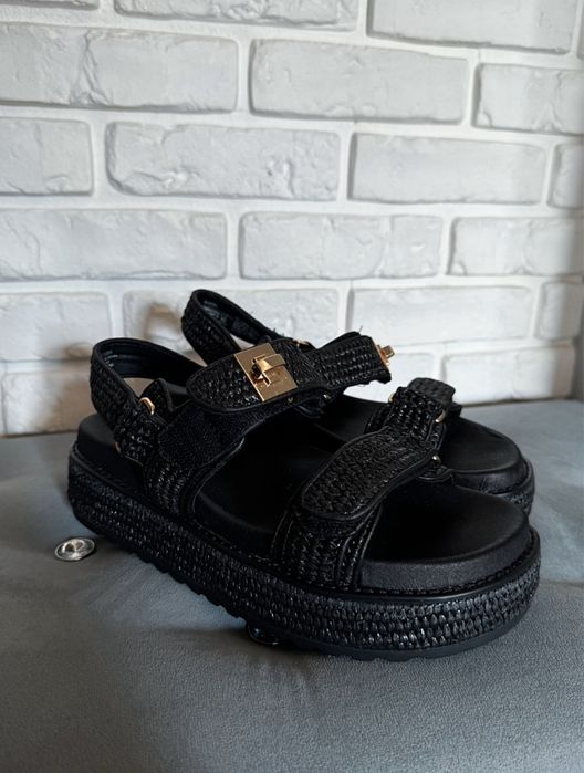 Czarne sandały na grubej podeszwie Steve Madden Bigmona