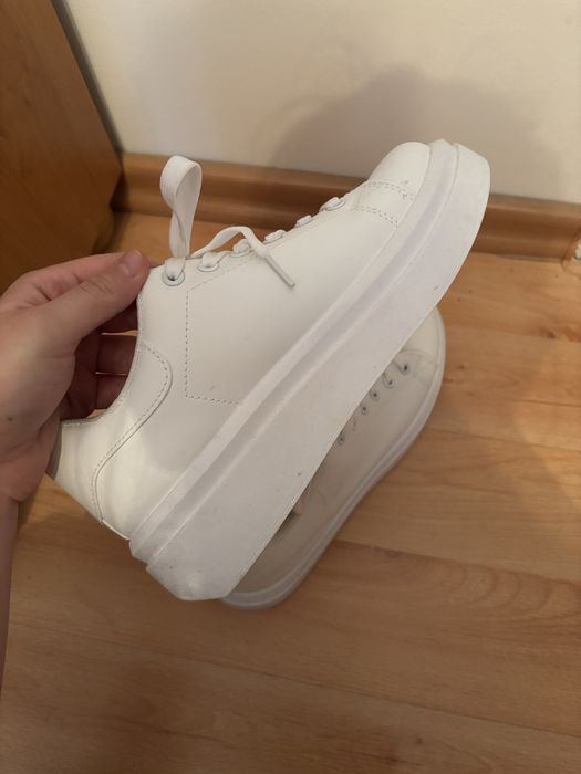 Białe buty damskie adidasy
