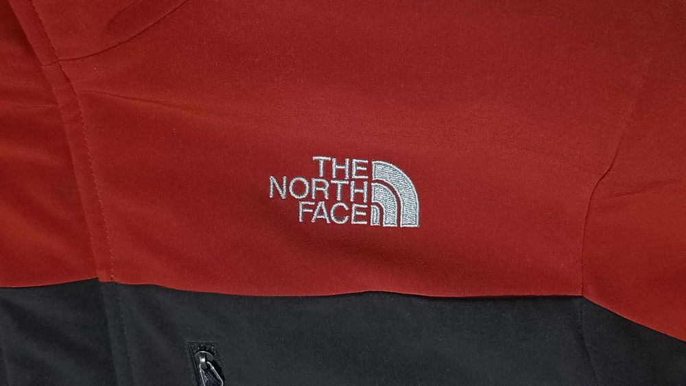 Męska zimowa kurtka softshell THE NORTH FACE r.M stan bardzo dobry