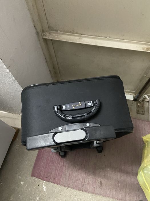 Mala preta de rodas para viagem