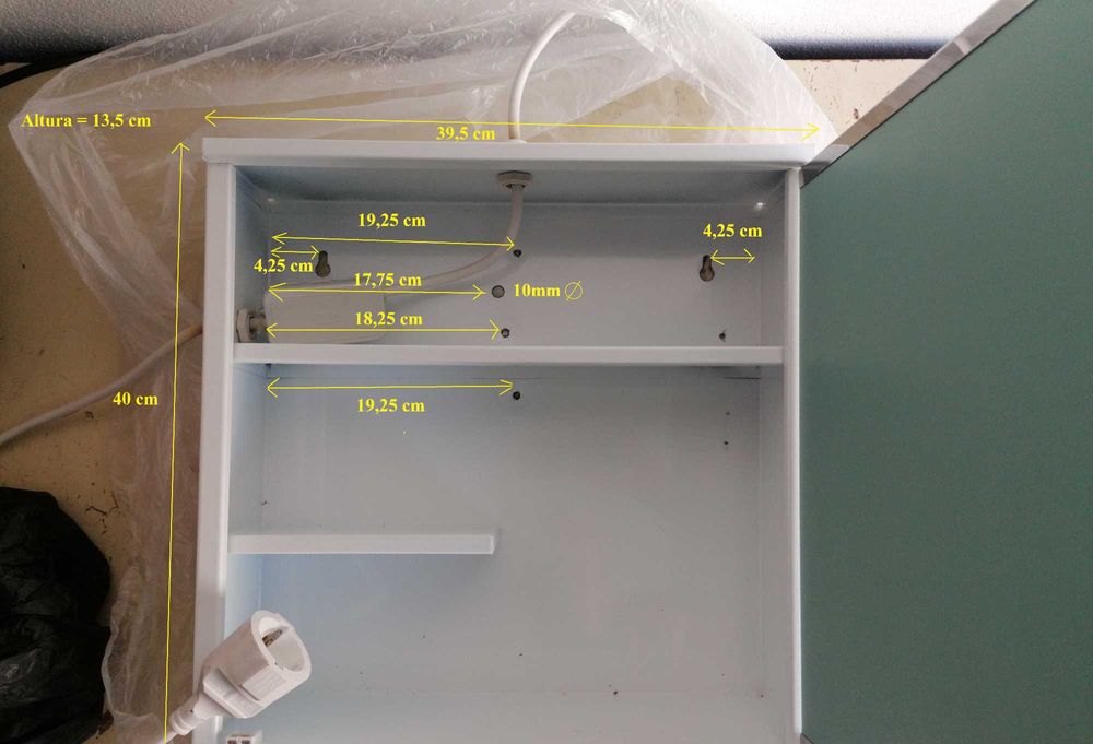 Vendo armário de WC com espelho