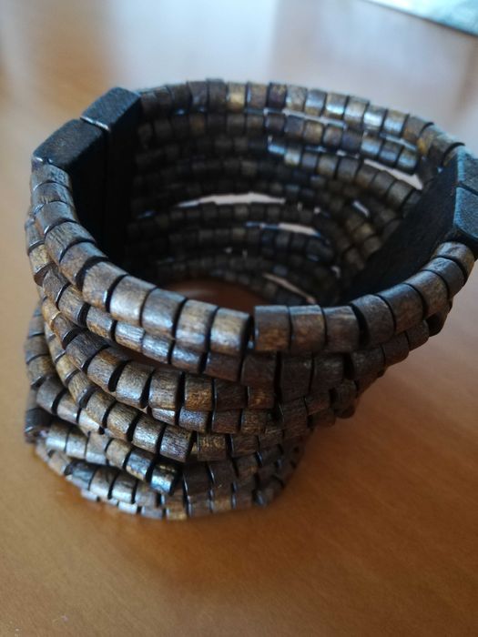 Pulseira em madeira