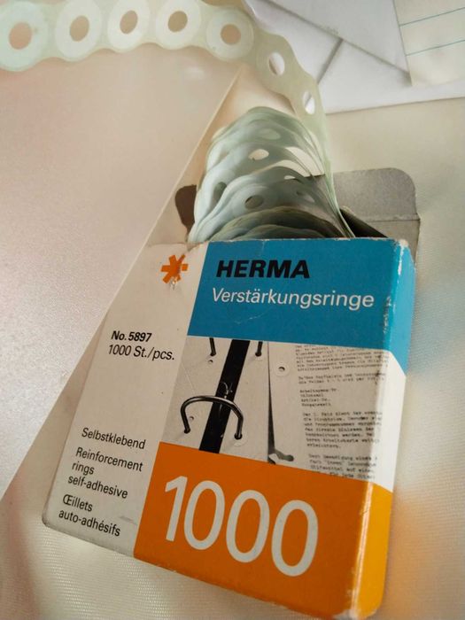 Lote de Materiais de Escritório / Escola • Dossiers / Papel / Etc.