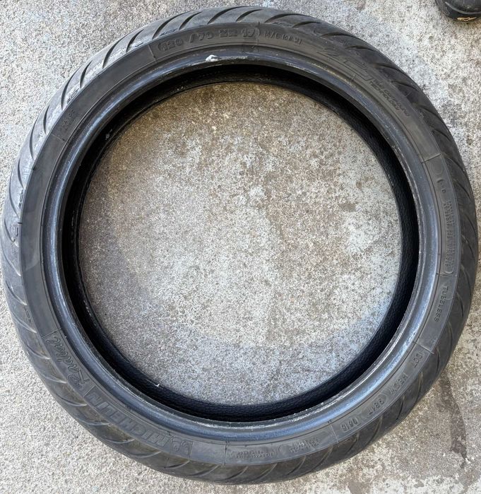 2 Pneus Michelin Pilot 30% desgaste 180/55 17 (Power) e 120/70 17 (Road 2)