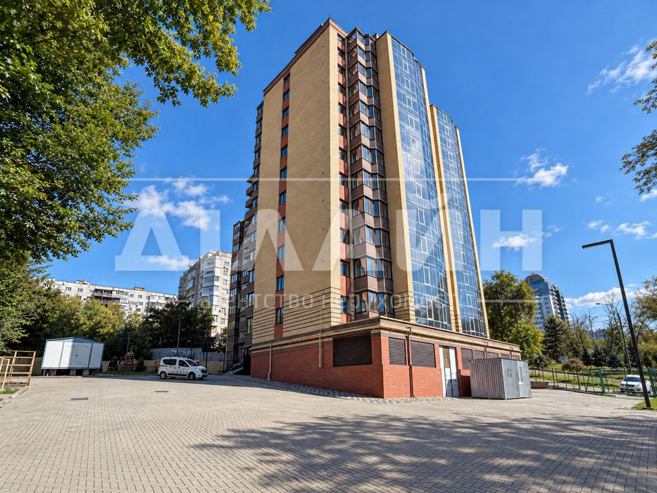 Продаж видової 3-кімнатної квартири в ЖК «Резиденція»