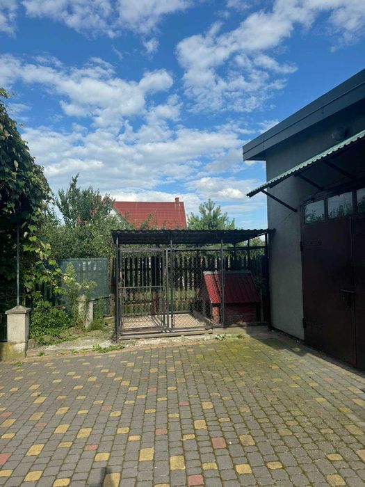 Житловий будинок та земельна ділянка 10 сот., м. Жовква