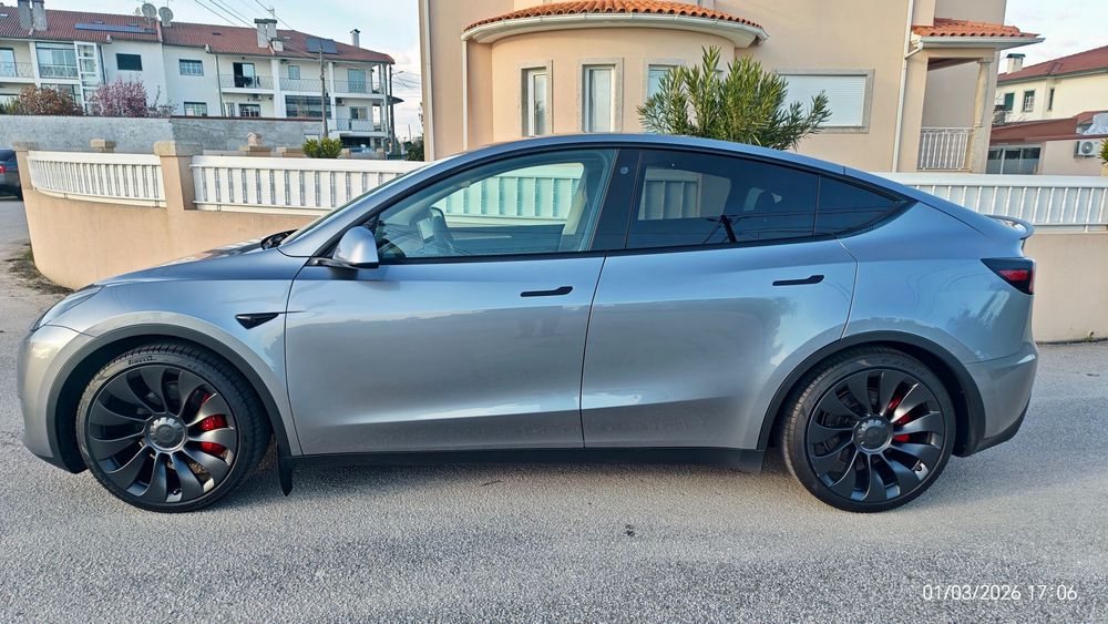 Tesla Model Y Performance Tração Integral foto 2