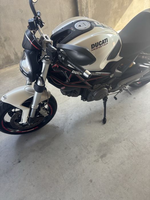 Ducati monster 696