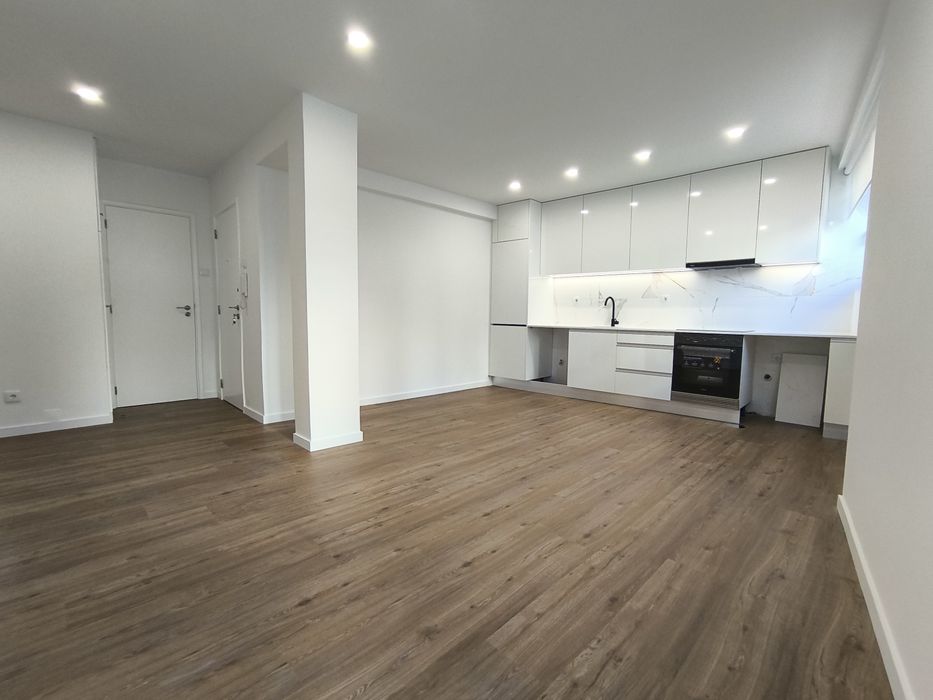 Apartamento T2 a 2min. do metro de Brito Capelo