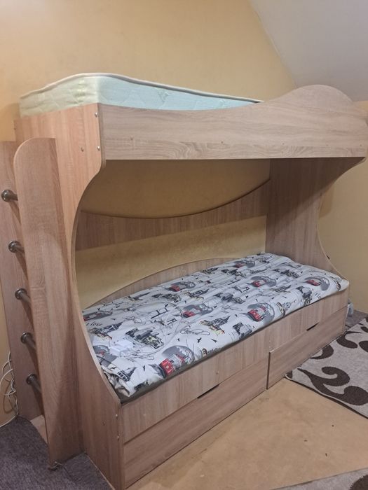 Продам двухярусну кровать