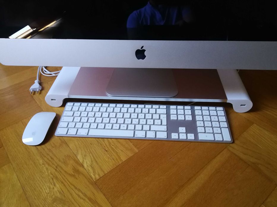 Podstawka półka organizer gniazda usb oswietlenie do apple imac