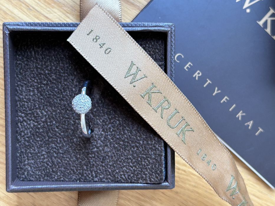 Złoty pierścionek W. Kruk Shine z diamentami