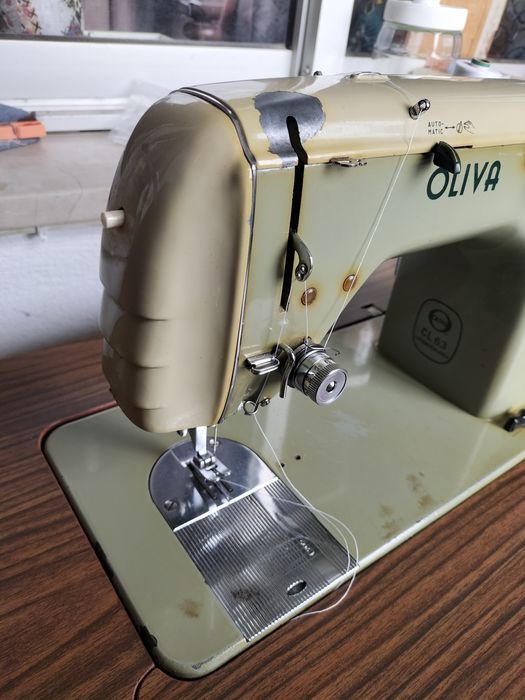 Máquina de costura elétrica