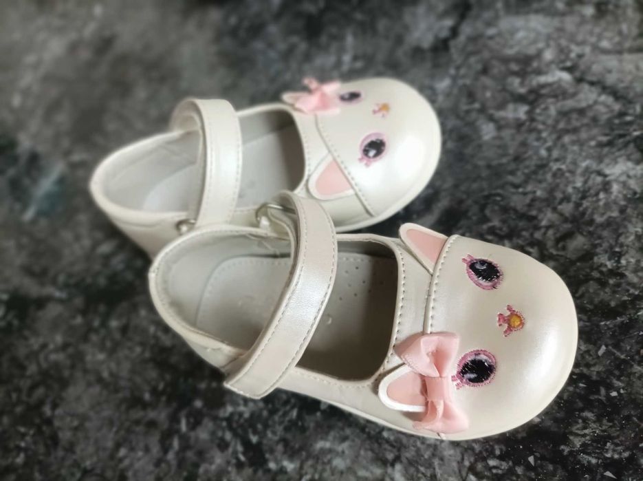 Туфельки для дівчинки