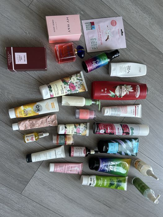 Zestaw paka kosmetyków perfumy