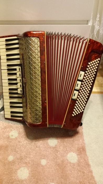 Akordeon Weltmeister 120 czerwony