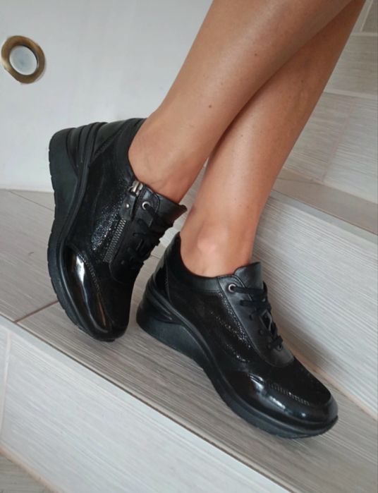 Buty damskie skórzane na koturnie Lasocki 37