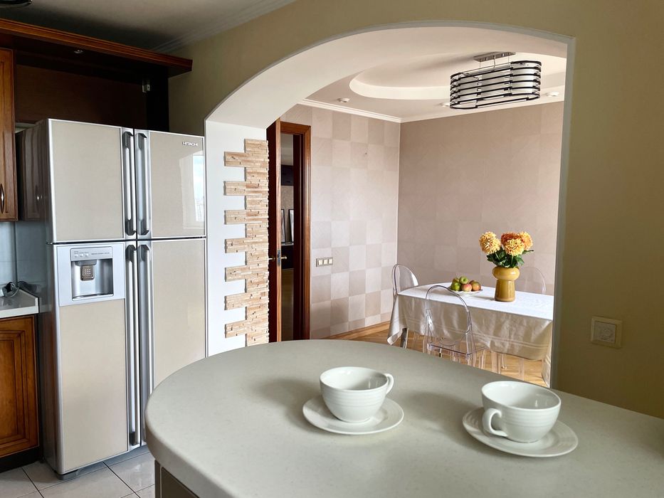 Без %. Продаж квартири з ремонтом - 1000 у.е.за м2. Драгоманова 15-А.