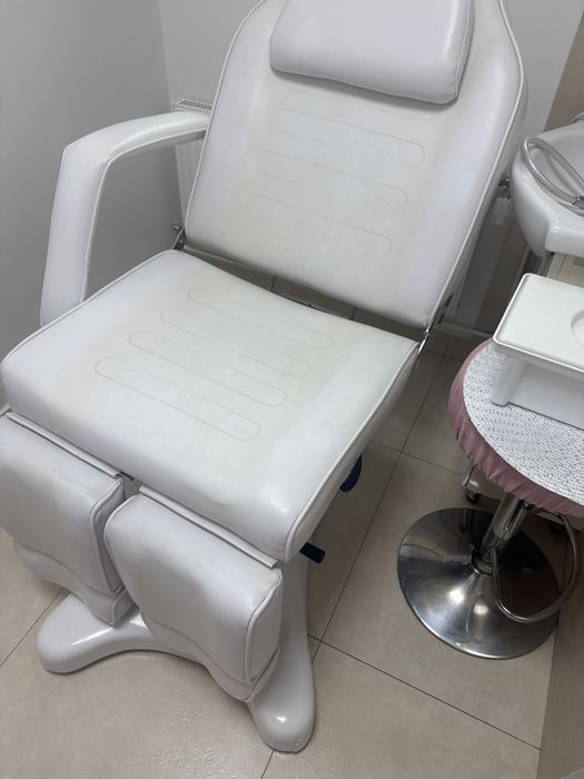 Fotel kosmetyczny do pedicure zabiegow masażu na podnosniku
