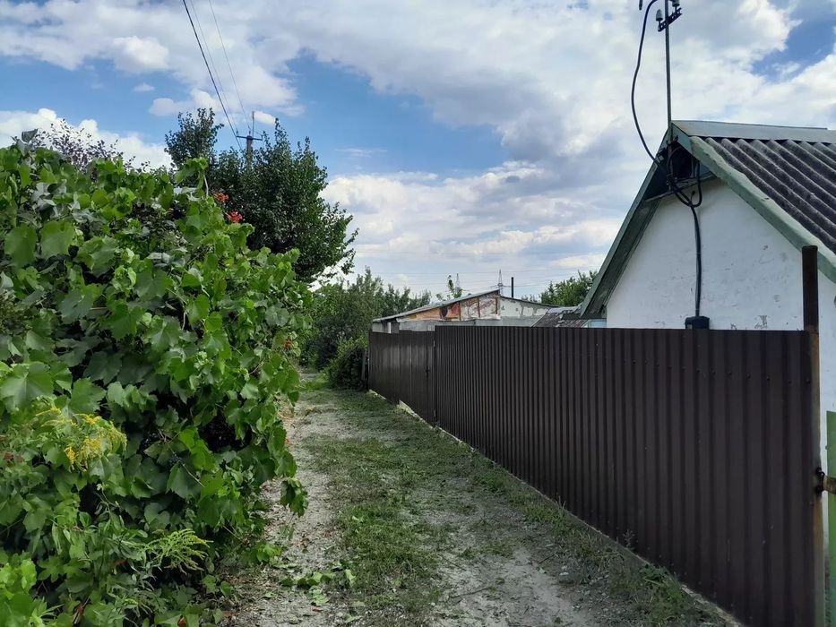 Дача 25 м. кв., уч. 6,7 сот. пр. Б. Хмельницкого. Печь. Вода. Свет.