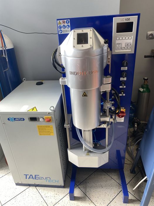 Piec odlewniczy Indutherm VC400 + chłodziarka + pompa Busch