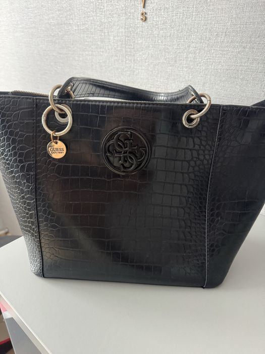 Torebka czarna Guess