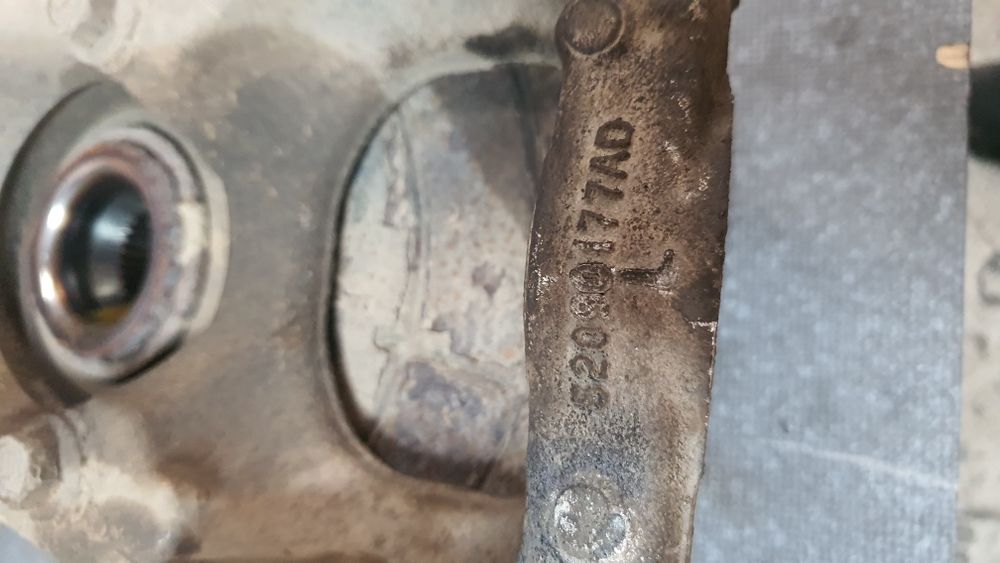 Цапфа, кулак, ступиця правий лівий jeep grand cherokee 2005-2010