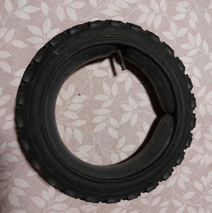 Pneu 12 + câmara de ar