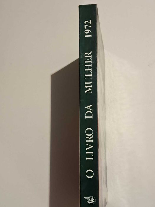 Lot: The Woman's Book, 1972, and Encyclopedia for Modern Parents64398289067649121