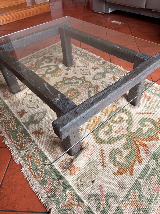 Mesa de Centro Rústica/Industrial – Vidro Temperado e Madeira Maciça