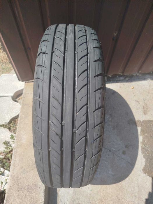 Продам летюю резину на дисках Rosava R13