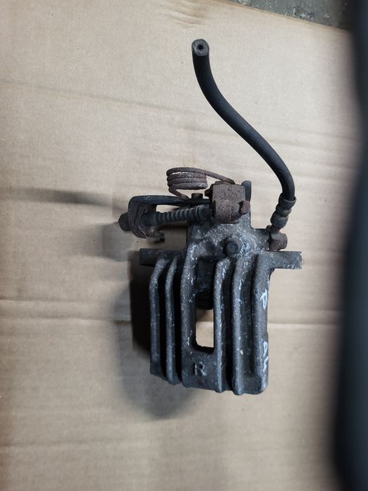 audi a4 b6 b7 exeo zacisk prawy tyl