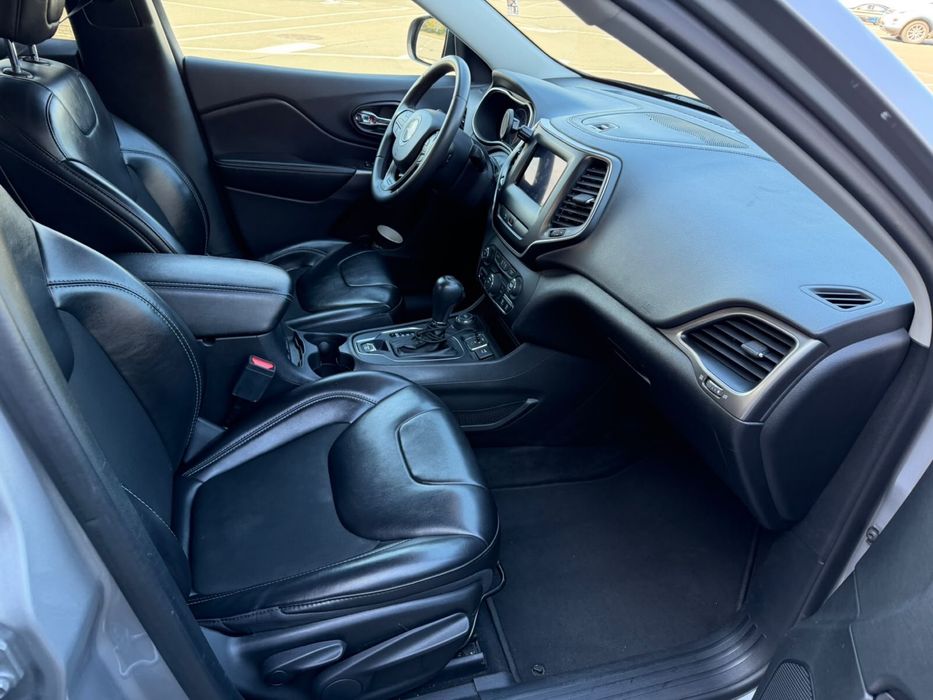 Продам jeep cherokee