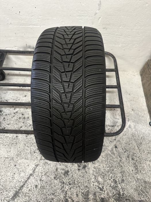 1X NOWE Hankook Winter I Cept EVO 3 235/35 R19