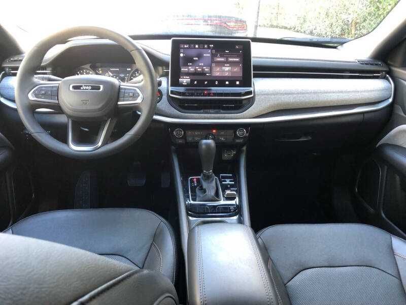 2023 Jeep Compass Latitude Lux