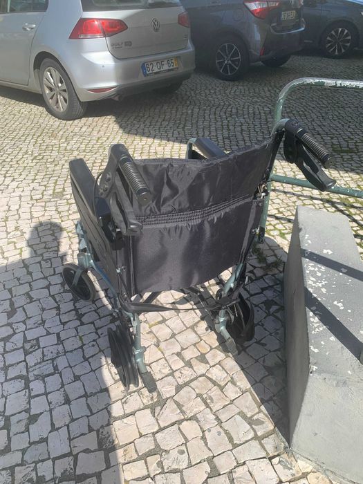 Cadeira de Rodas de Trânsito – Estrutura Impecável (P/ Restauro)