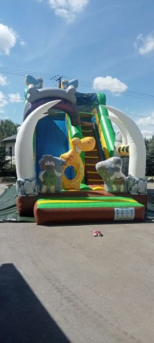 Dmuchane zjeżdżalnie wraz z animatorką